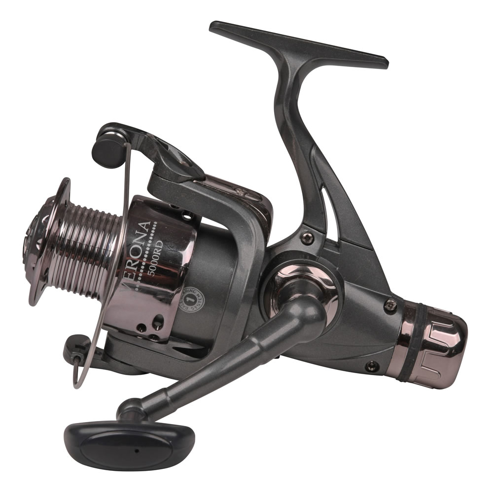 Kvalitatīva un lēta spole ar aizmugurējo bremzi, kas aprīkota ar vienu lodīšu gultni. Piemērota makšķerēšanai ar pludiņu. Ideāli piemērota jauniem makšķerniekiem.