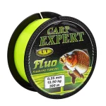 CARP EXPERT Fluo — spilgti fluorescējoša makšķeraukla ar aizsargpārklājumu pret agresīvu vidi un UV stariem. Izgatavota no augstākās kvalitātes polimēra, tai ir augsta mezglu izturība un nodilumizturība.