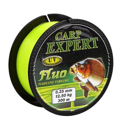 CARP EXPERT Fluo — spilgti fluorescējoša makšķeraukla ar aizsargpārklājumu pret agresīvu vidi un UV stariem. Izgatavota no augstākās kvalitātes polimēra, tai ir augsta mezglu izturība un nodilumizturība.