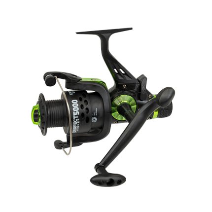 Starp populārajiem Carp Hunter zīmola produktiem piedāvājumā ir pievienots Perfect Runner 5000, kam ir laba cenas un kvalitātes attiecība. Šajā gadījumā korpusa materiāls ir grafīts, tāpat kā pievienotās spoles materiāls, tāpēc par spoles svaru sūdzību nav. Papildus materiāla melnajai krāsai, ārējam dizainam ir apvienots melns un zaļš dekors, kas rada lielisku kopējo izskatu.