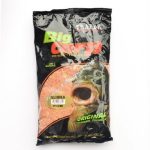 Traper Big Carp pamatā ir 100% dabīgi graudi un citas kvalitatīvas izejvielas, kas veido labi sabalansētu, termiski sagatavotu maisījumu, kas piesaista lielās karpas ar savu augsto ogļhidrātu saturu. Tās oriģinālās garšas un smaržas īpašības tiek paspilgtinātas ar ar dažādiem aromātiem, nodrošinot efektīvu zivju piesaistīšanu.